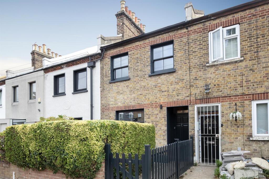 Main image of property: Gordon Road, Nunhead, SE15