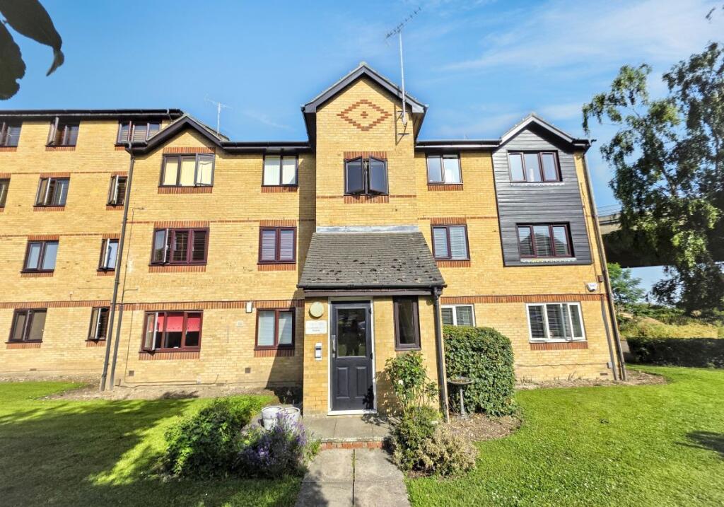 Main image of property: 118 Waterville Drive, Vange, Basildon, Essex, SS16 4TY