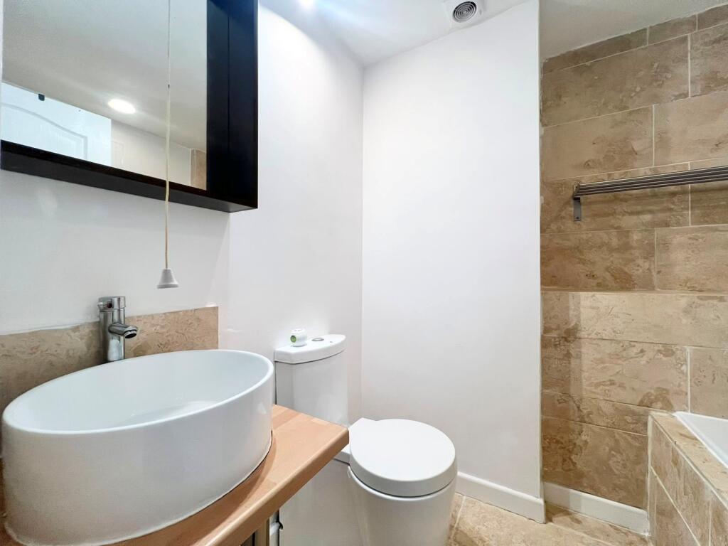 Apartment in Plymouth - More