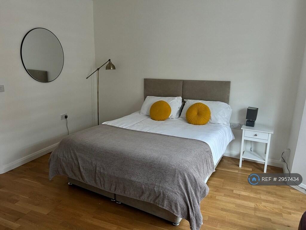 Apartment in Milton Keynes - View 2