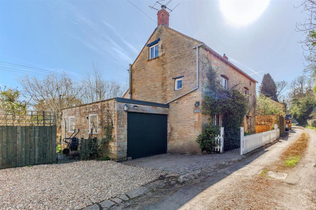 Main image of property: 3 Post Office Lane, Draycott, GL56