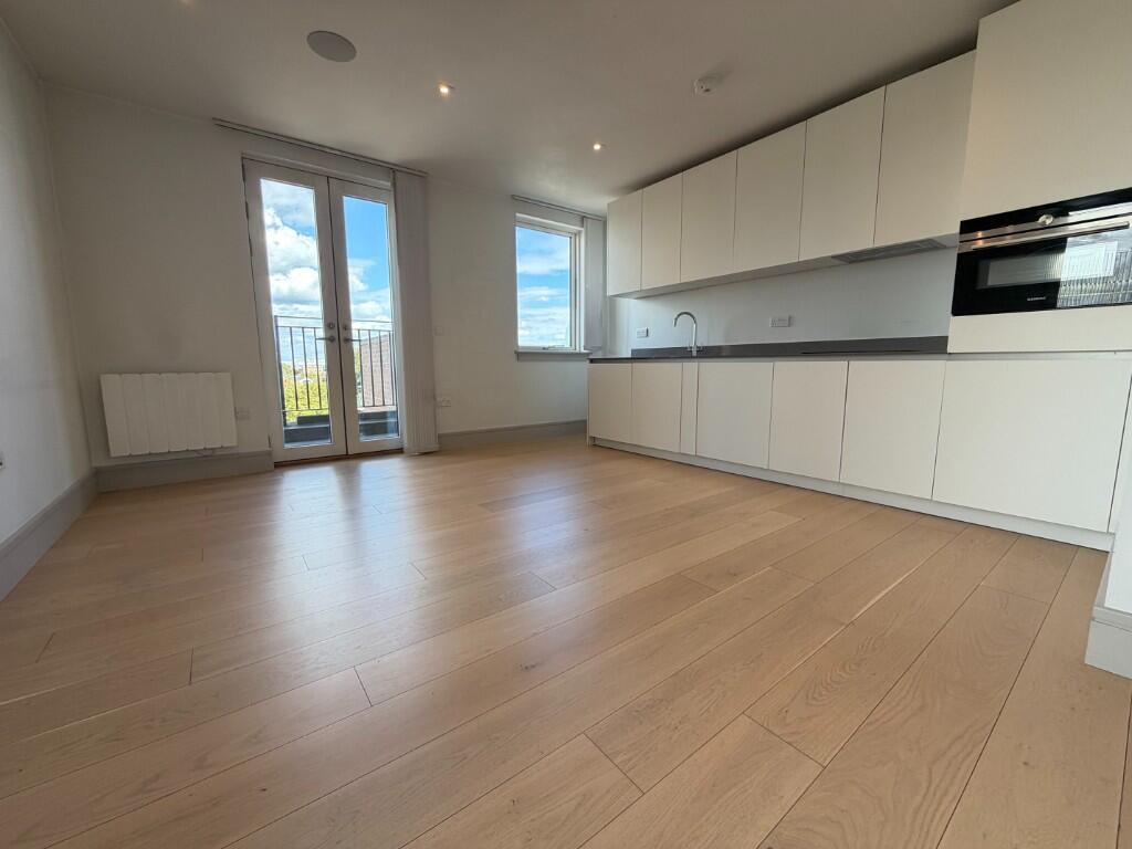 Apartment in London, Metro Industrial Centre, Spring Grove - View 3