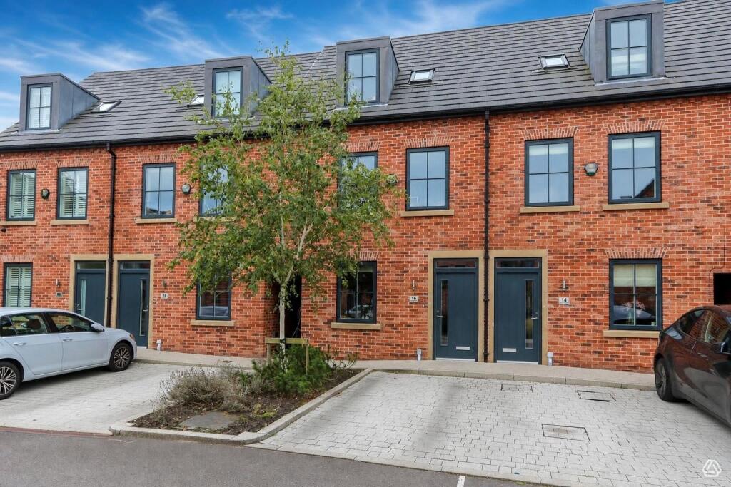 Main image of property: Oak Gardens, Gatley, Stockport, Greater Manchester, SK8