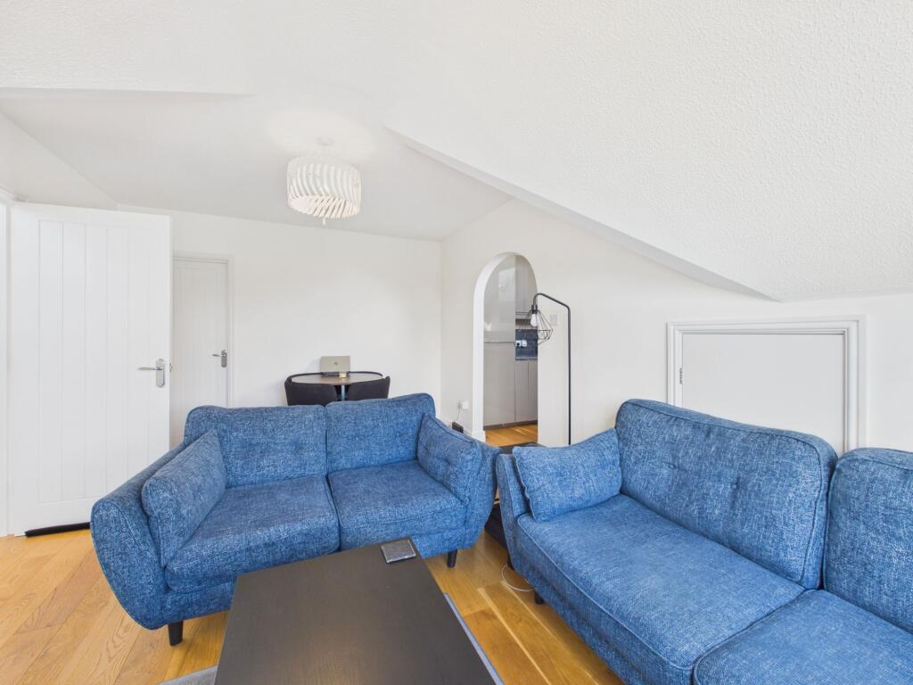 Apartment in Swansea - More
