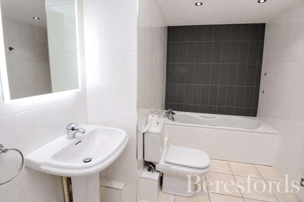 Apartment in London, Ardleigh Green - View 5