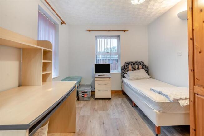 8672402-interior34.jpg