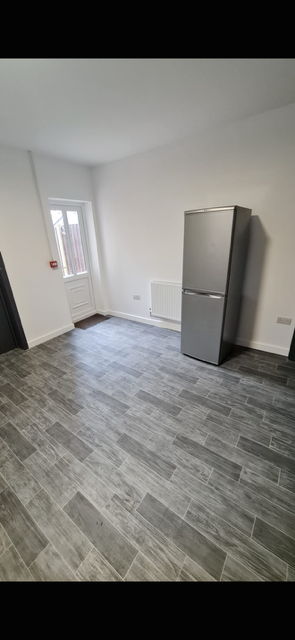 House in Mansfield, Forest Town - View 3