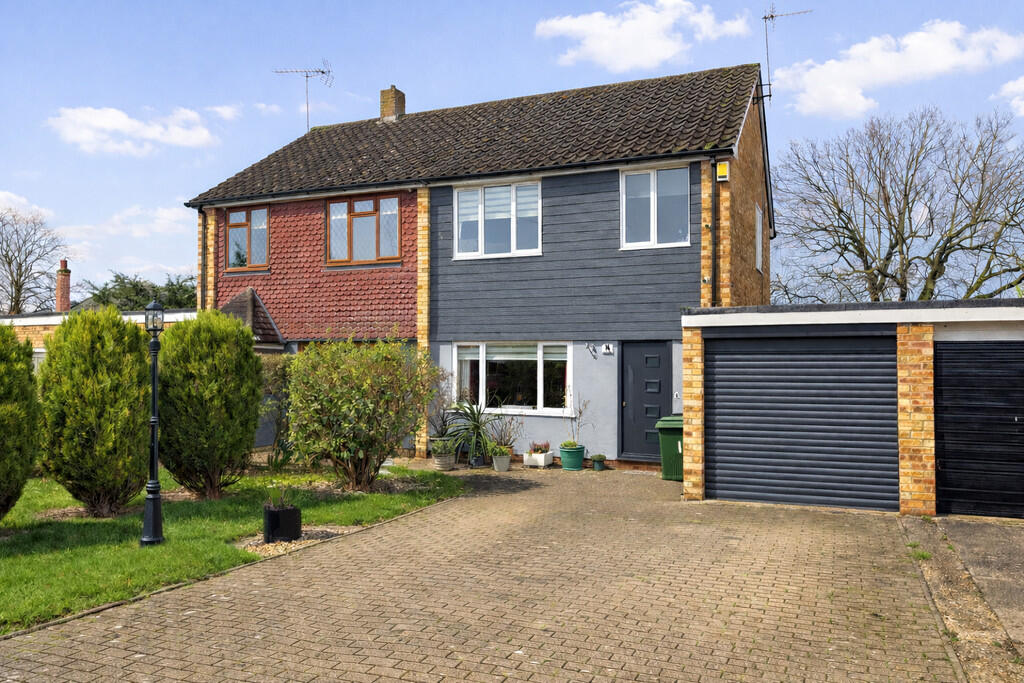 3-bed semi-detached on Manors Way, Silver End, £330,000