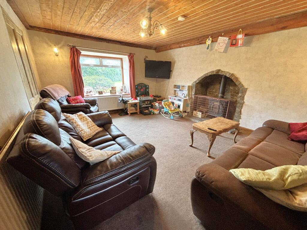 Croesyceiliog , Carmarthen, SA32 photo 4