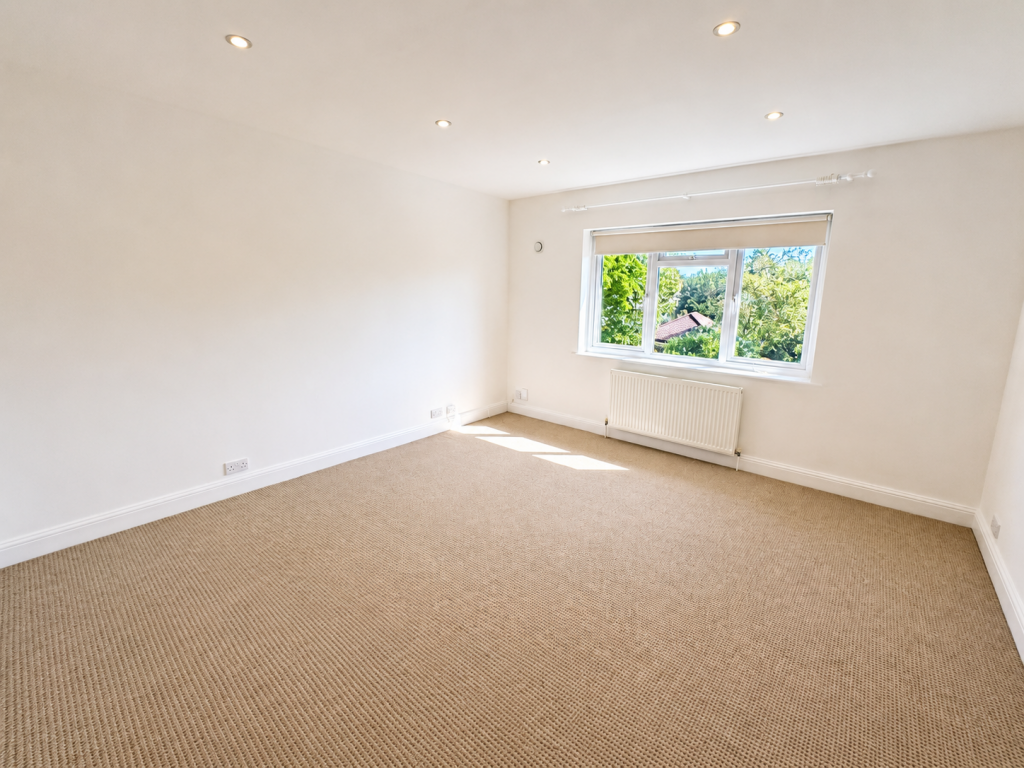 Apartment in Bromley - View 2