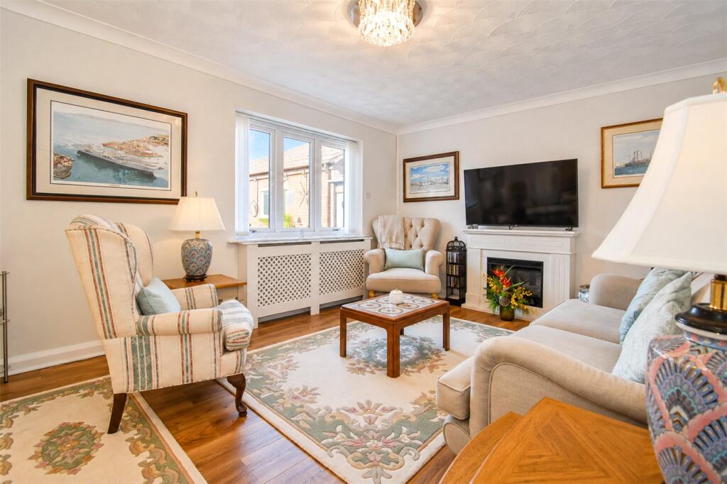 Cedarwood Close, Greasby, Wirral photo 2