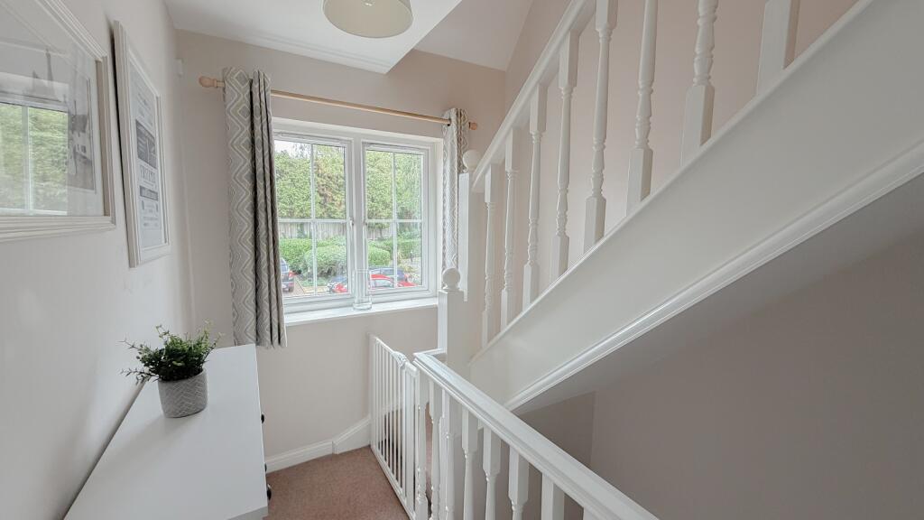 Apartment in Sutton - View 5