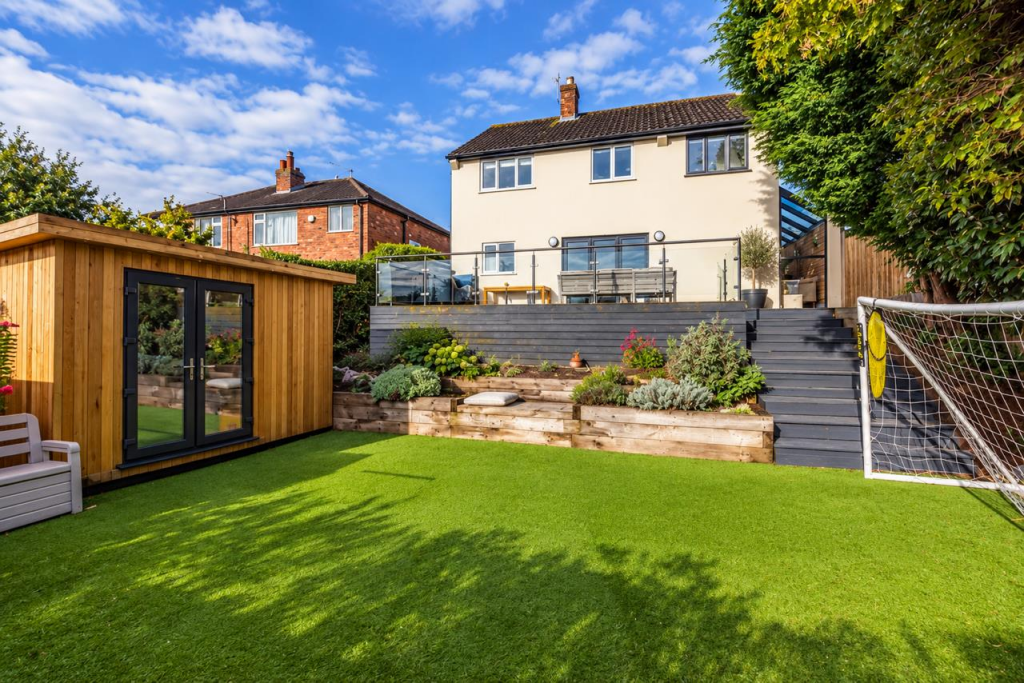 Fabulous contemporary design house in Sandford Road, Mapperley photo 2