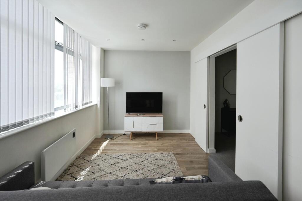 Apartment in Manchester, Old Trafford - View 4
