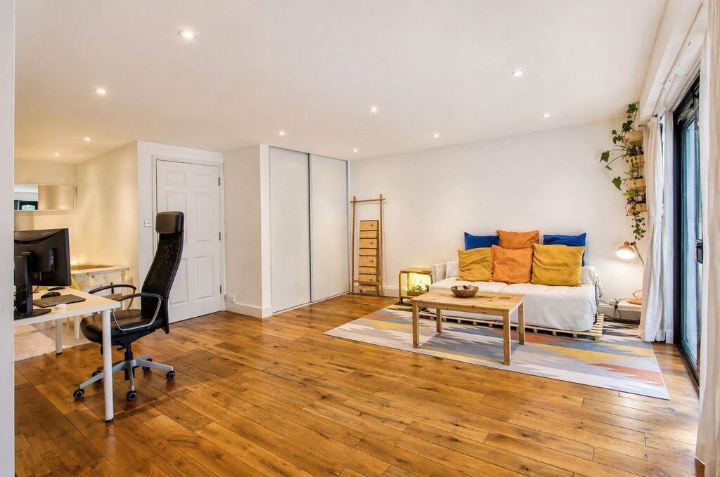 Main image of property: Fletcher Street, E1