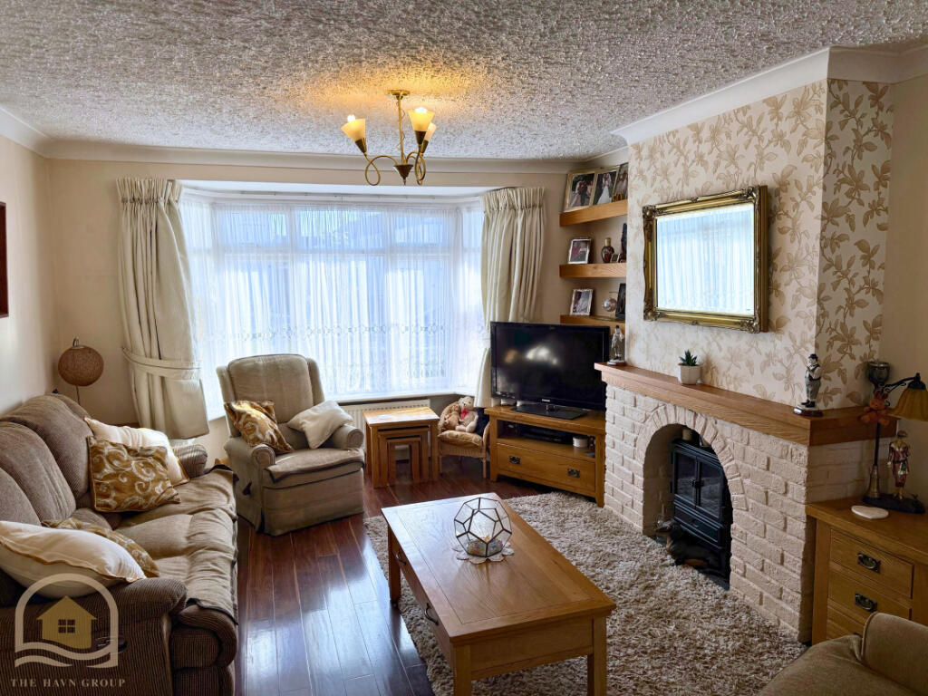 Windmill Lane, Greater London, UB6 photo 3