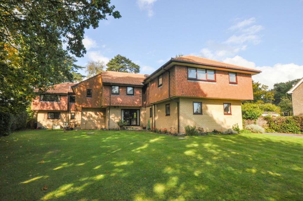 Main image of property: Cavendish Court, 425 Ringwood Road, FERNDOWN, BH22