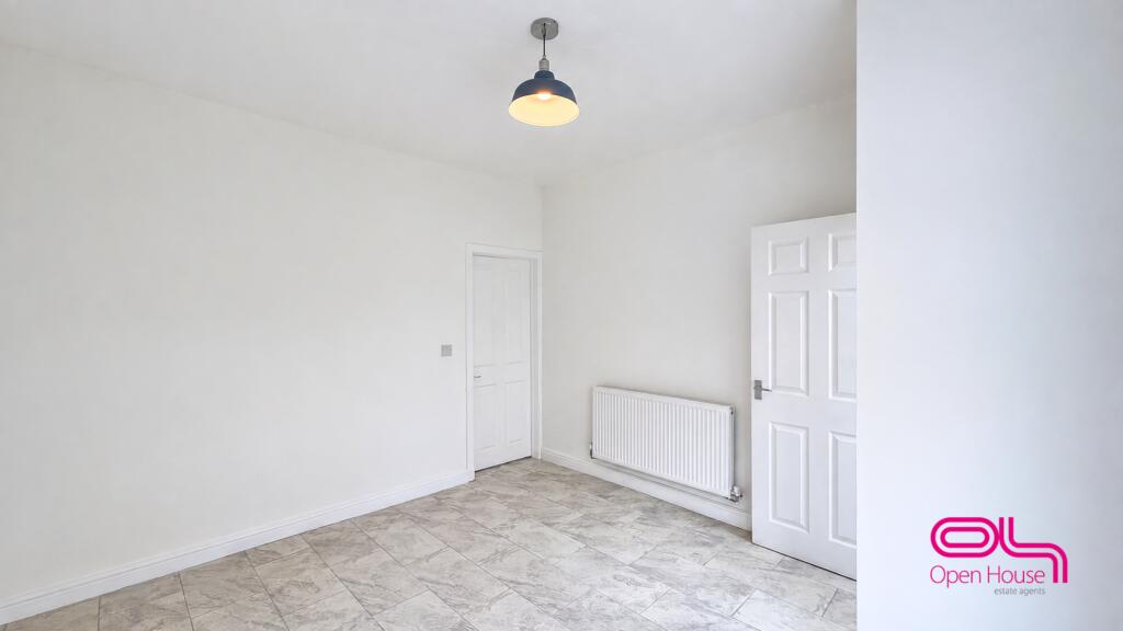 House in Bolton, Brownlow Fold, Halliwell - View 4