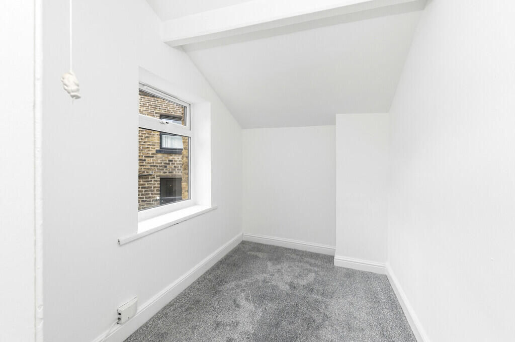 House in Huddersfield - View 5