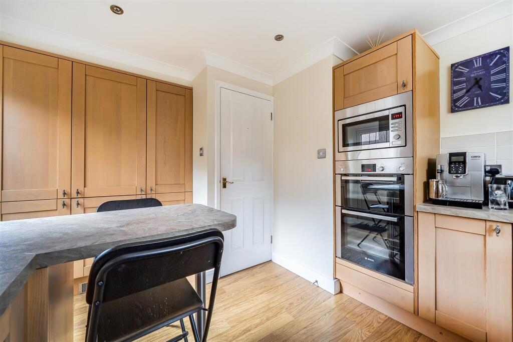 House in Finchampstead - View 4