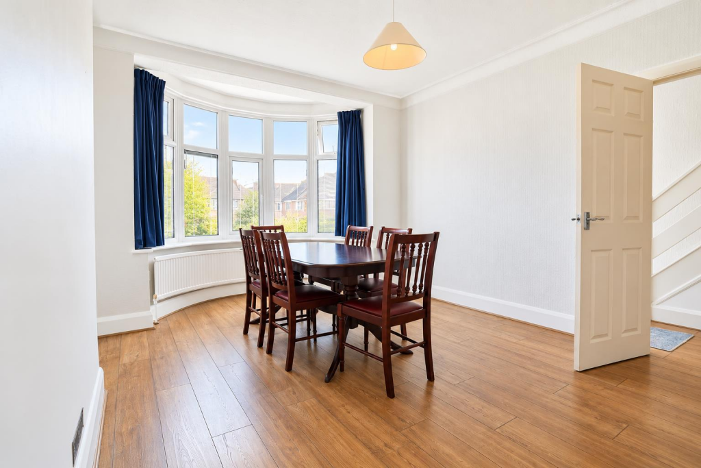 House in Southend-on-Sea - View 4
