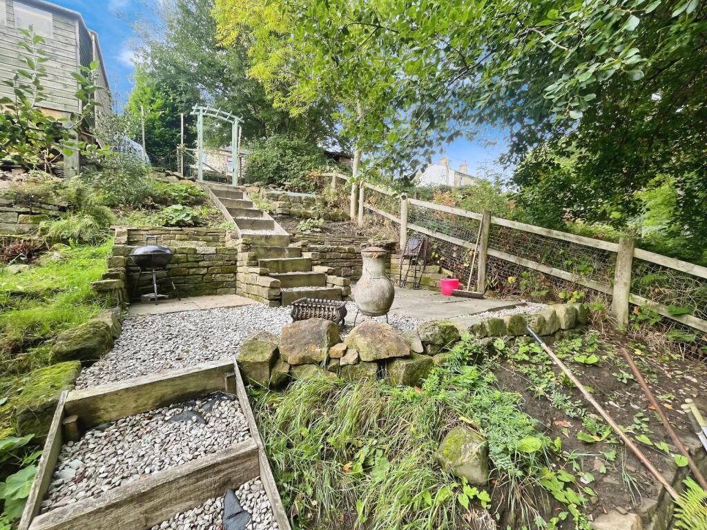 Belle Vue Terrace, Luddendenfoot, Halifax, West Yorkshire, HX2 – další