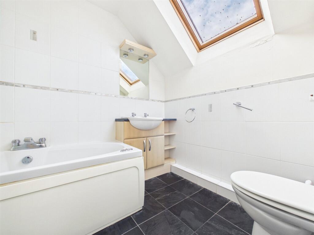 Apartment in Nottingham, Chilwell - View 5