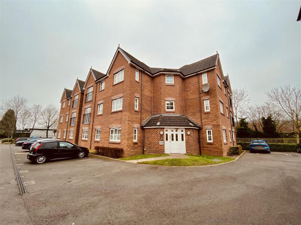 2-bed flat on Hendeley Court, Burton On Trent, Staffordshire DE14 2BH, £105,000