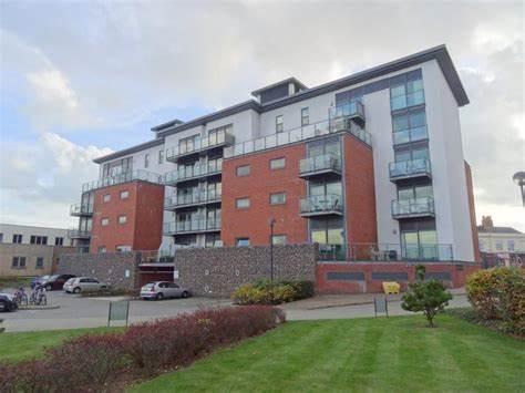 Apartment in Gosport, Hampshire - View 2