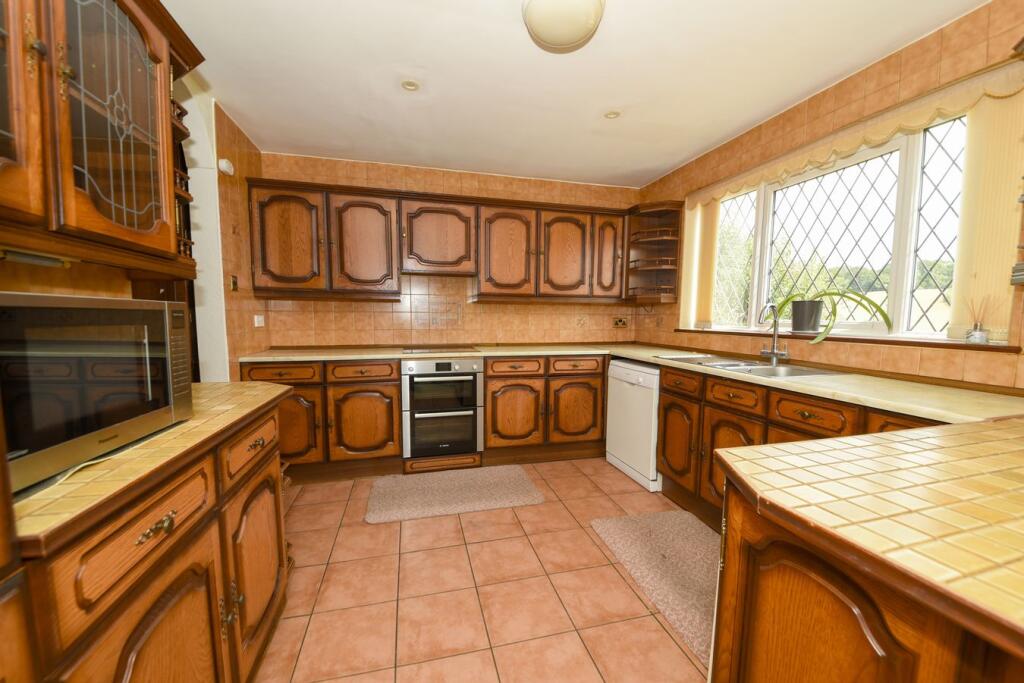 House in Cold Ash, Ashmore Green - View 4