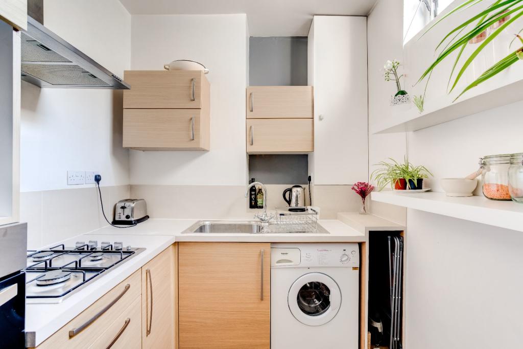 Apartment in Brighton, Round Hill - View 3
