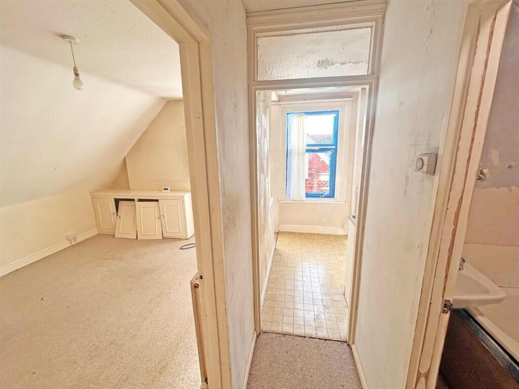 Apartment in Reigate, Reffles Bridge, Meadvale - View 4