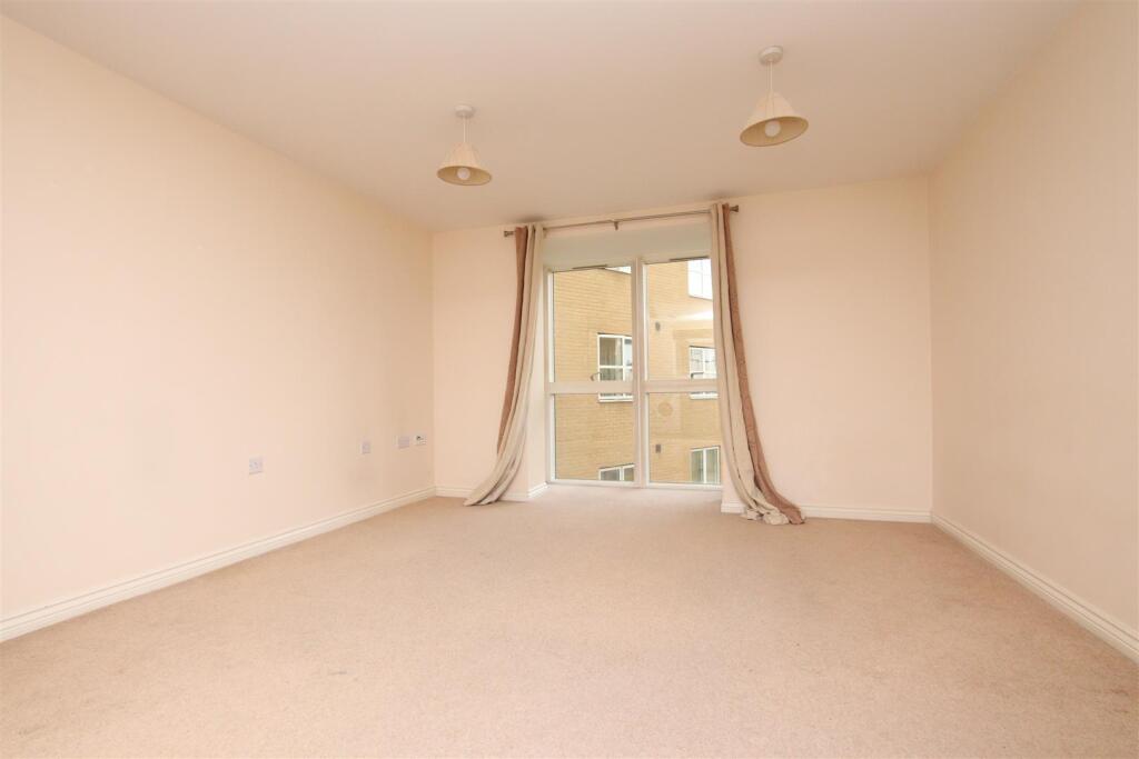 Richmond Court, Exeter photo 3