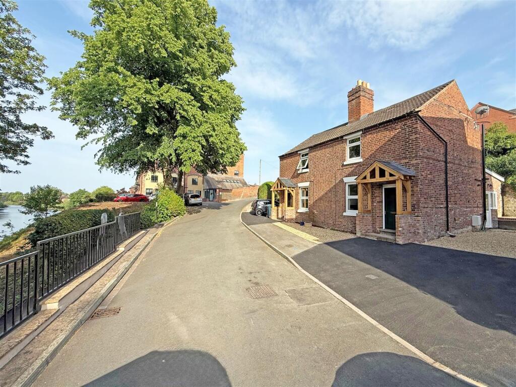 2-bed semi-detached on Pengrove, Kingsland Road, Shrewsbury, £365,000