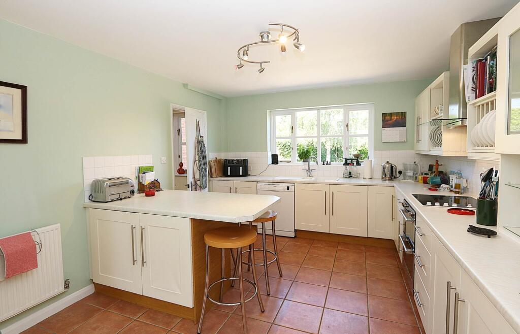 Blandys Lane, Upper Basildon photo 4