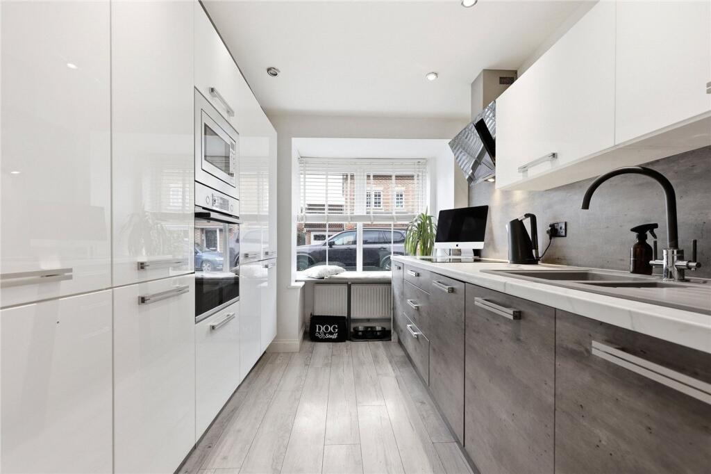 House in Middlesbrough, Lingfield Park, Coulby Newham - View 3
