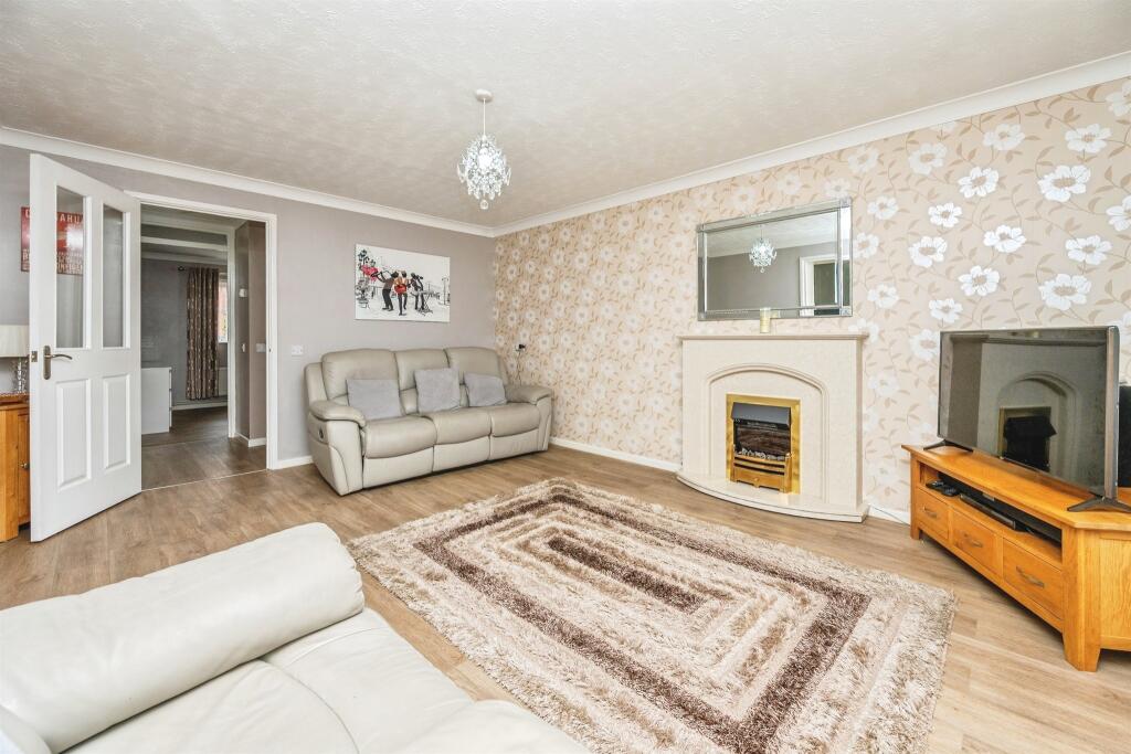 House in Redditch, Worcestershire - View 2