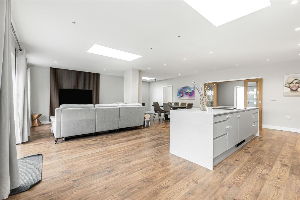 House in St Albans, St Julians - More