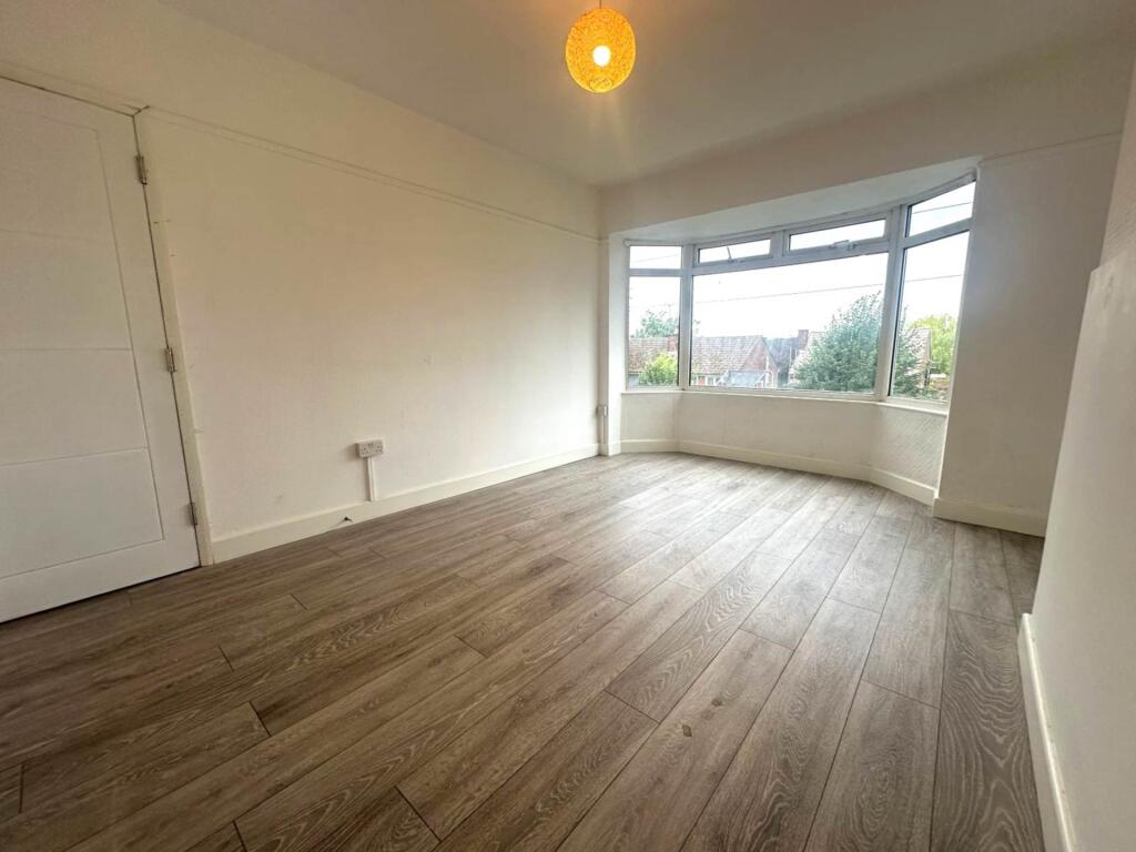 House in Luton - View 2