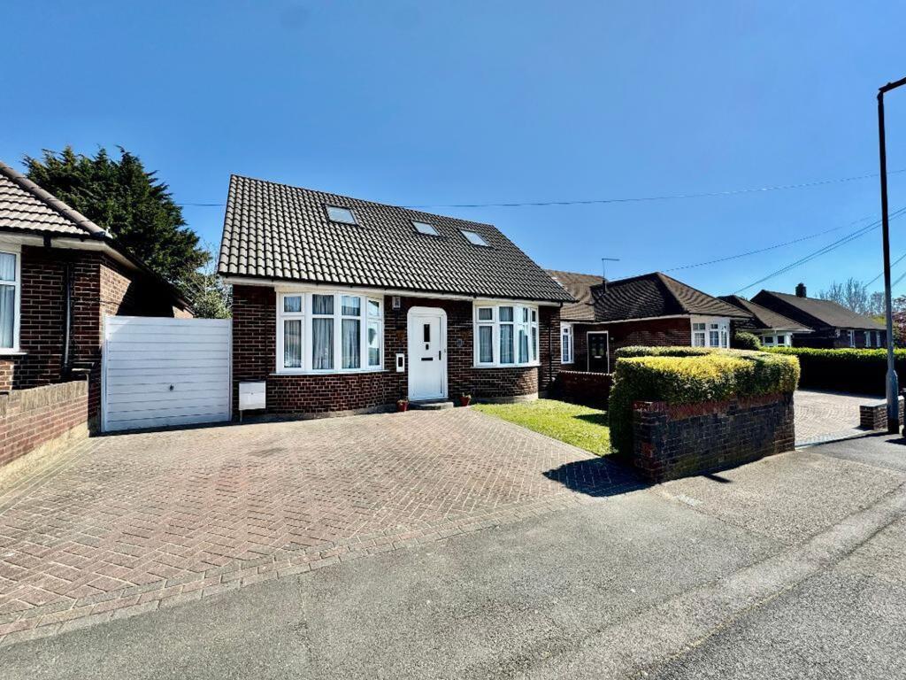 2-bed flat on Clevedon Road, Luton, LU2, £450,000
