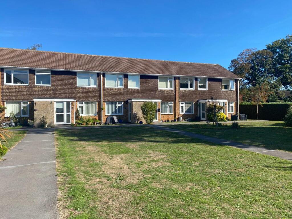 2-bed flat on Avon Court, Netley Abbey, Southampton, £210,000