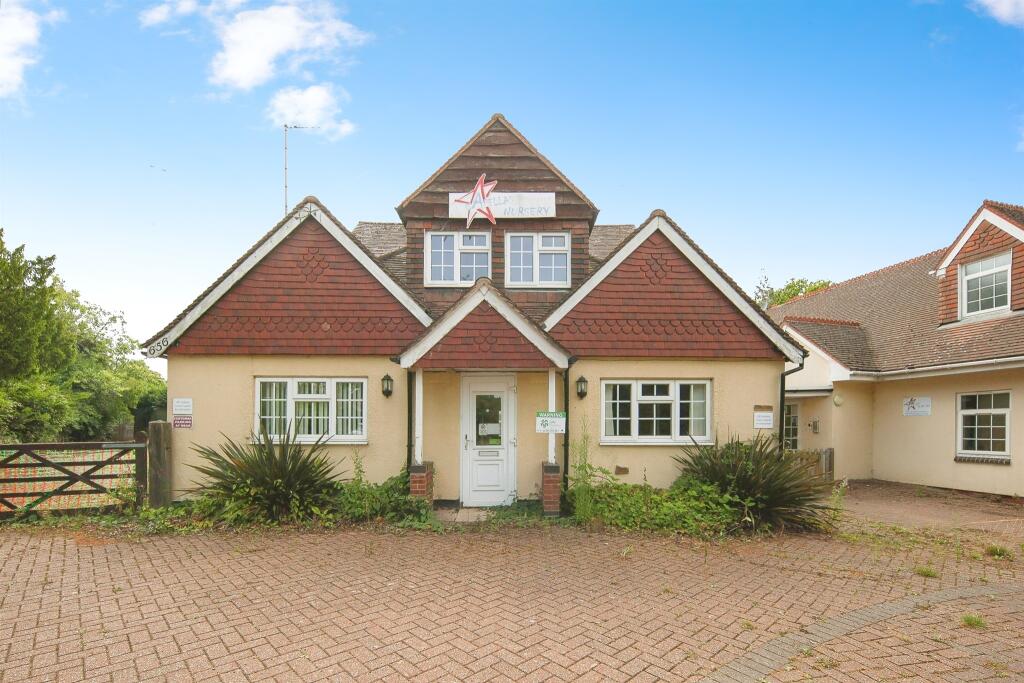 3-bed detached on 656, Kenilworth Road, Balsall Common, Coventry, £550,000