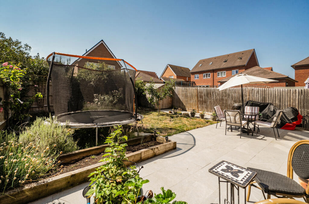 Crozier Lane, Warfield, Bracknell - View 4