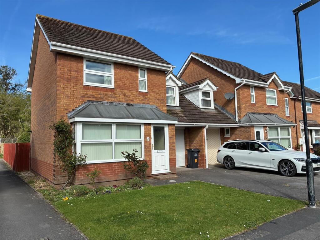 3-bed terraced on Priory Gardens, Burnham-On-Sea, £265,000