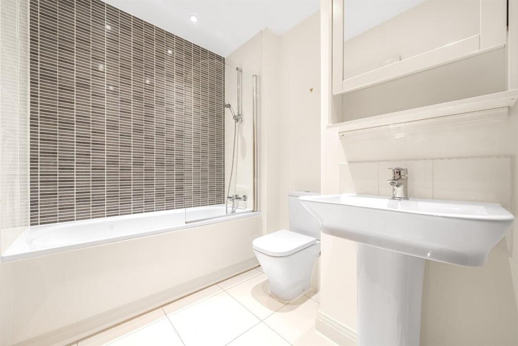Faringdon Road, Earley, RG6 photo 4