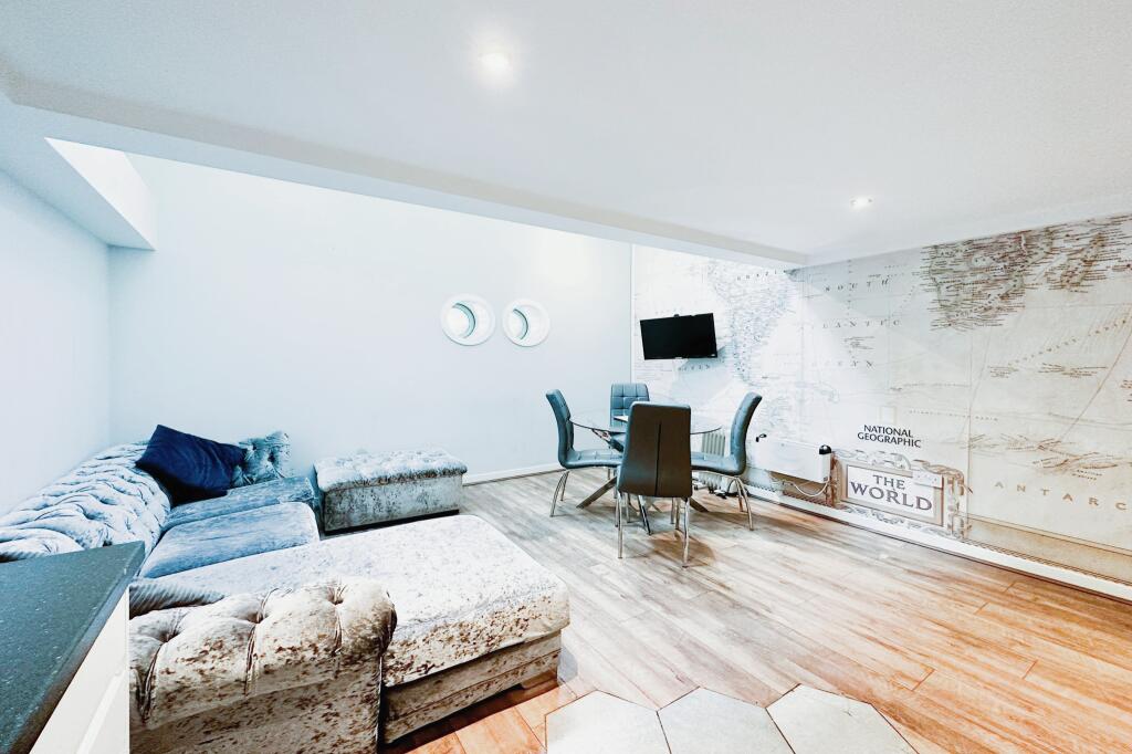 Apartment in Liverpool - More