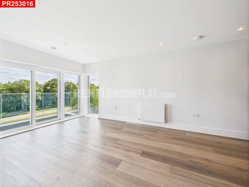 Main image of property: Reading – 2 Bedrooms Flat