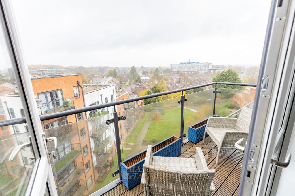 Apartment in Crawley, West Sussex - View 5