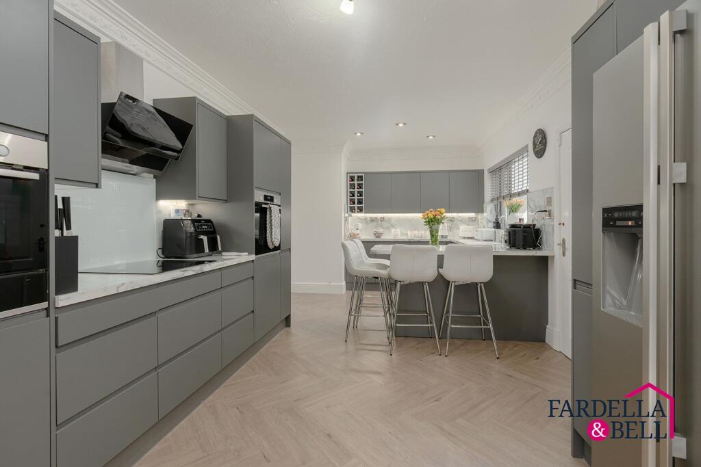 House in Burnley, Cliviger - More