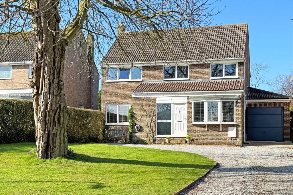 4-bed detached on Yew Tree Gardens, Harrogate, HG2, £800,000